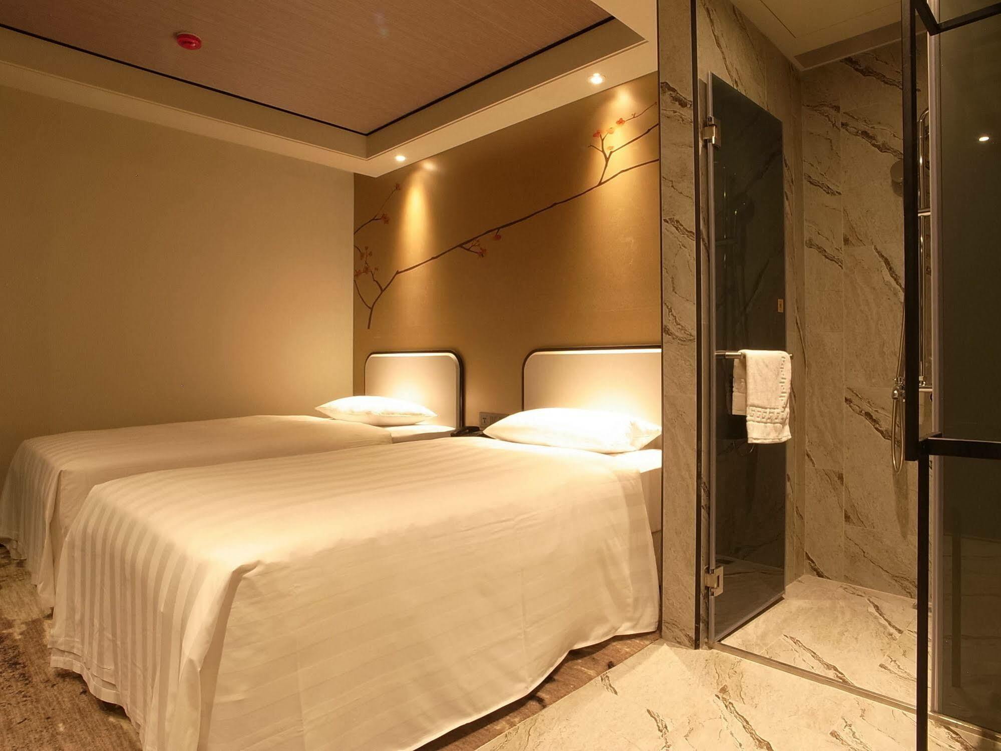 Hotel Midtown Richardson - Kaohsiung Bo'Ai Екстериор снимка