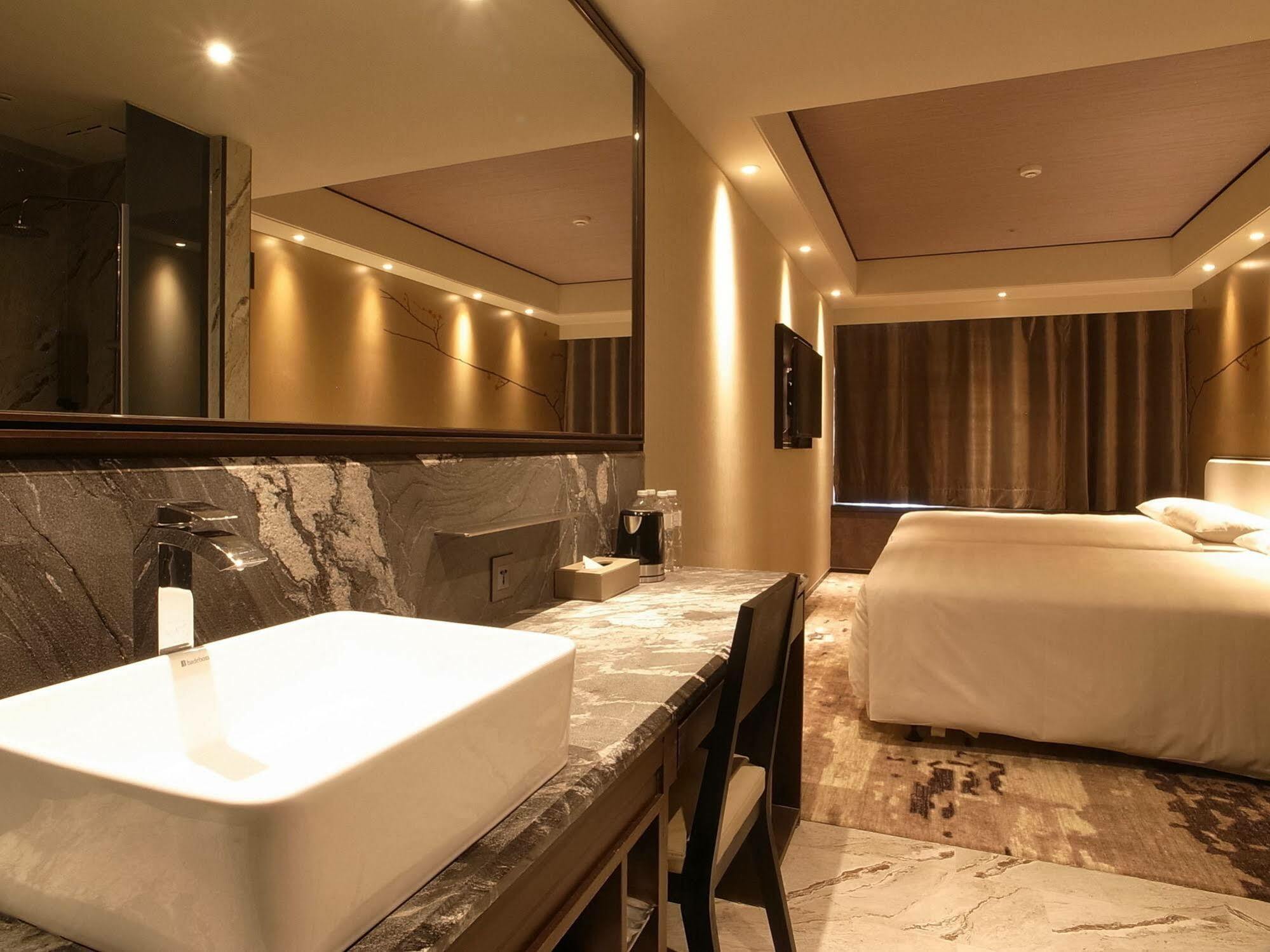 Hotel Midtown Richardson - Kaohsiung Bo'Ai Екстериор снимка