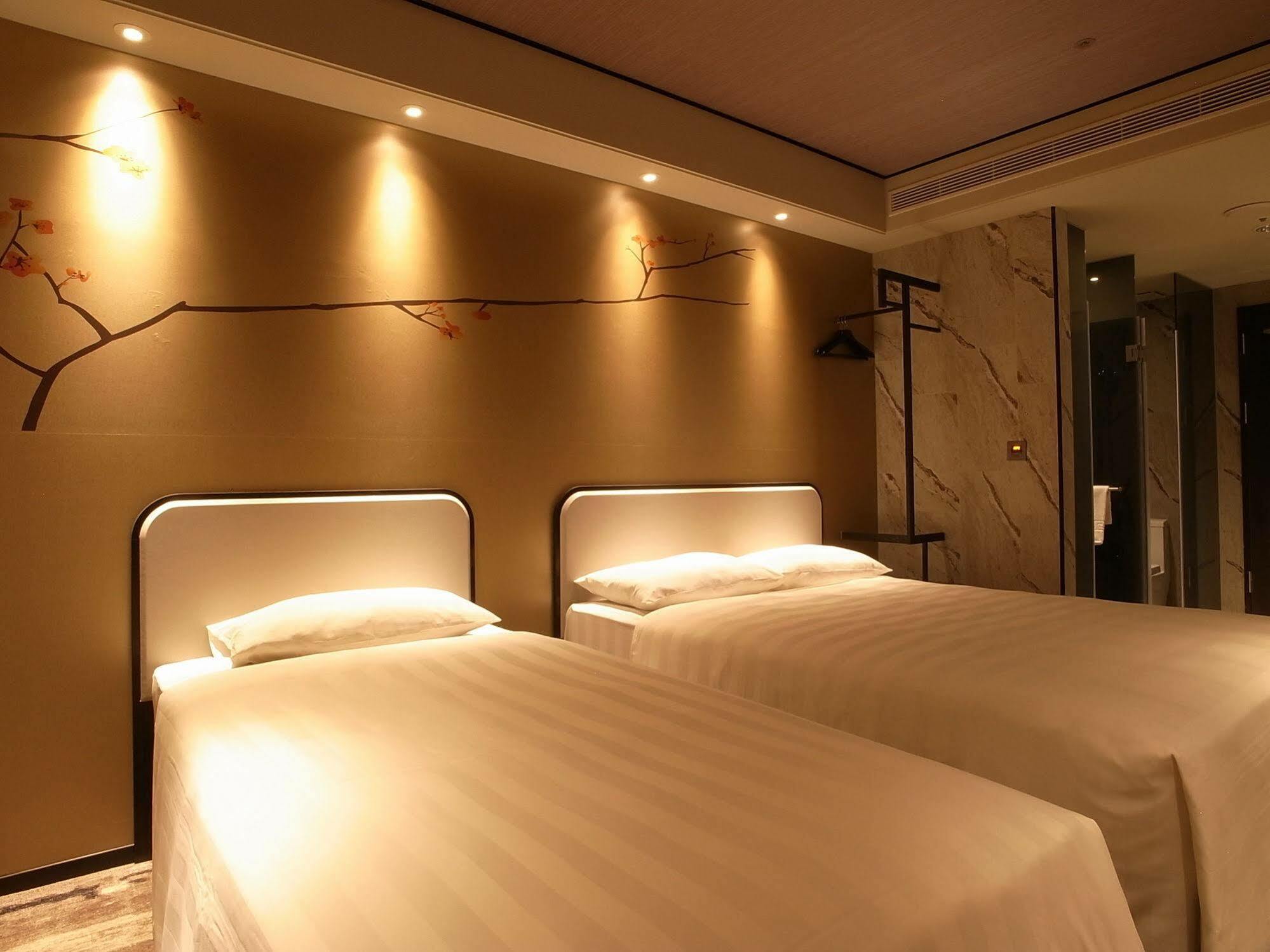 Hotel Midtown Richardson - Kaohsiung Bo'Ai Екстериор снимка