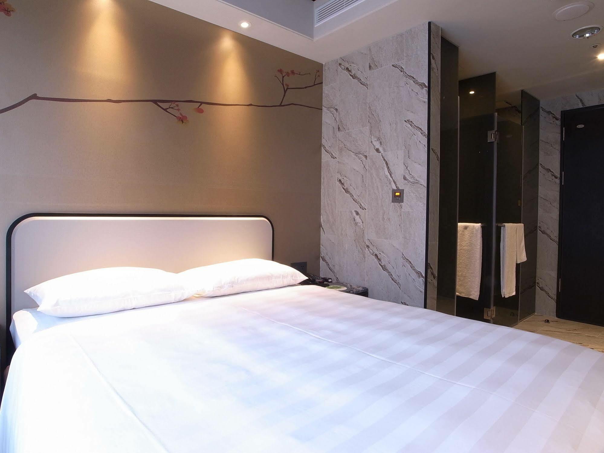 Hotel Midtown Richardson - Kaohsiung Bo'Ai Екстериор снимка